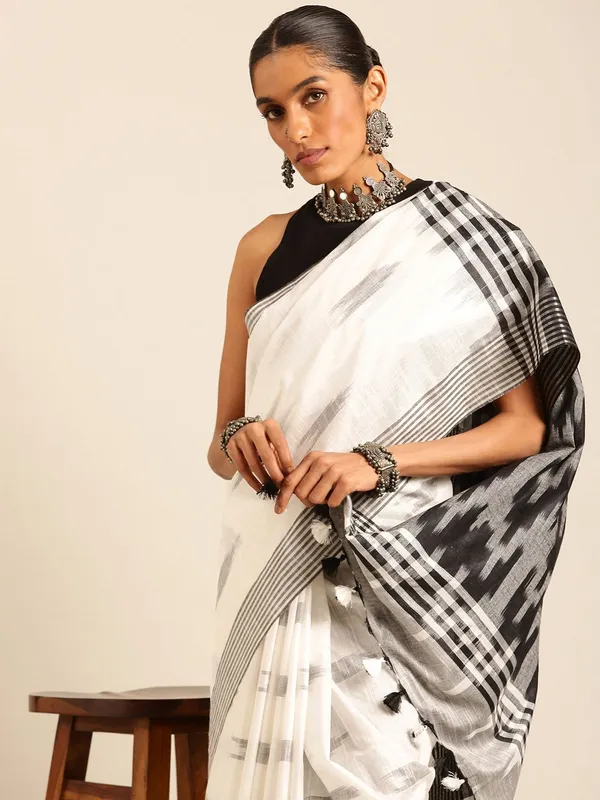 White_colour_Linen_Blend_Saree_for_Women