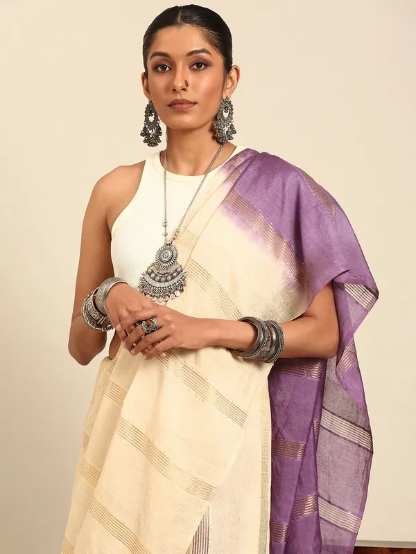 Beige_colour_Silk_Blend_Saree_for_Women
