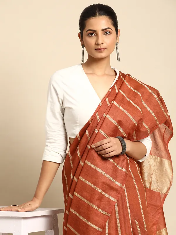 Brown_colour_Silk_Blend_Saree_for_Women