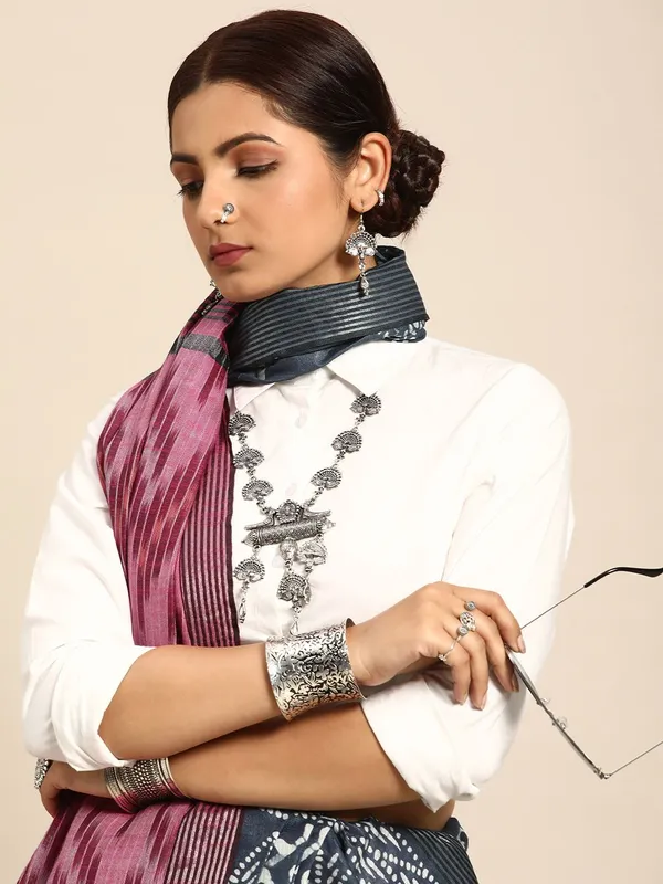 Grey_colour_Pure_Cotton_Saree_for_Women