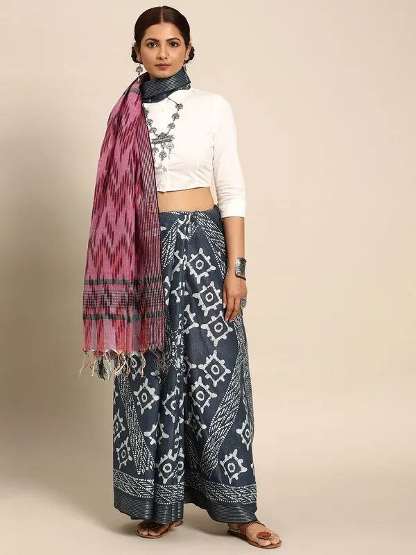 Grey_colour_Pure_Cotton_Saree_for_Women