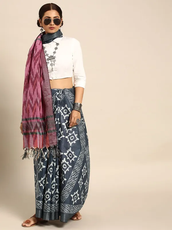 Grey_colour_Pure_Cotton_Saree_for_Women