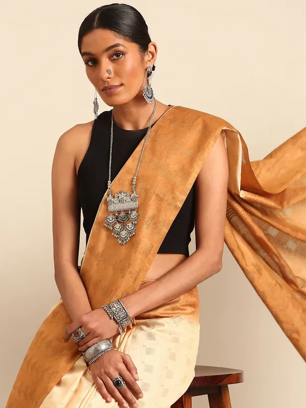 Off_White_colour_Silk_Blend_Saree_for_Women