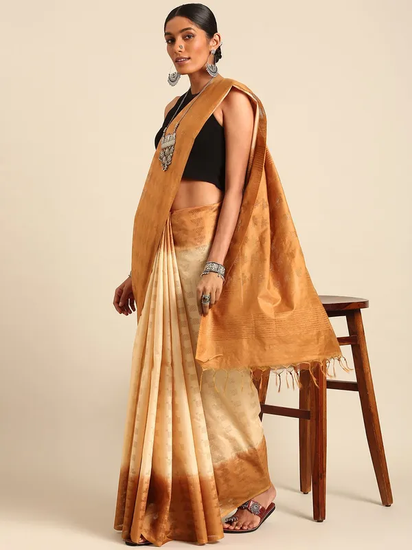 Off_White_colour_Silk_Blend_Saree_for_Women
