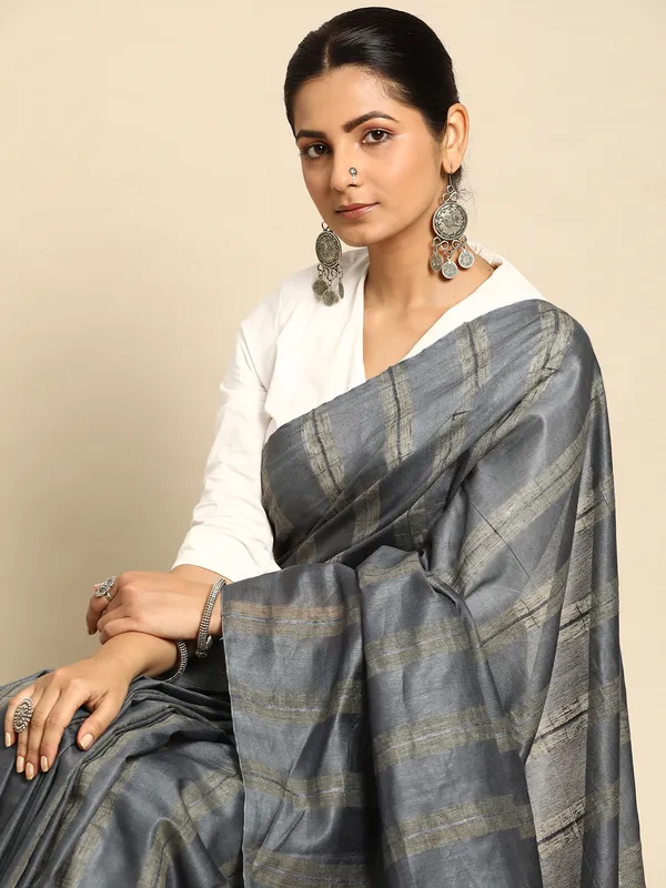 Grey_colour_Silk_Blend_Saree_for_Women