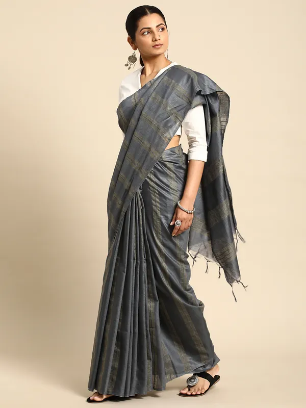 Grey_colour_Silk_Blend_Saree_for_Women