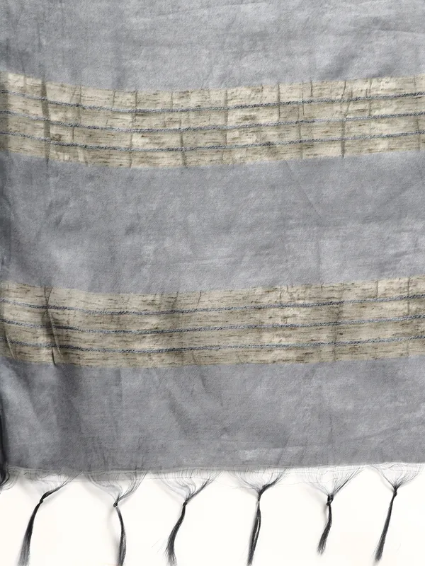 Grey_colour_Silk_Blend_Saree_for_Women