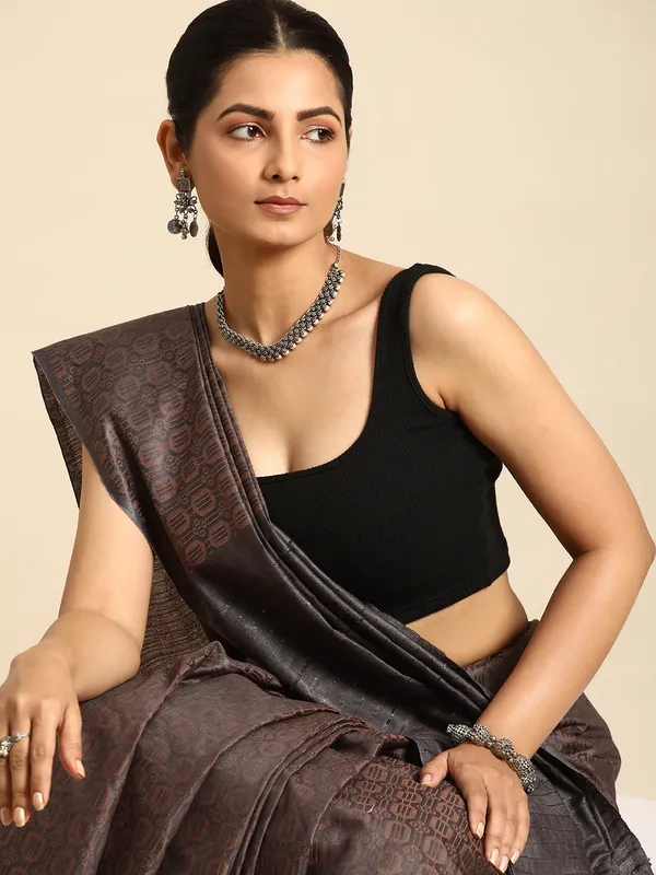 Grey_colour_Silk_Blend_Saree_for_Women
