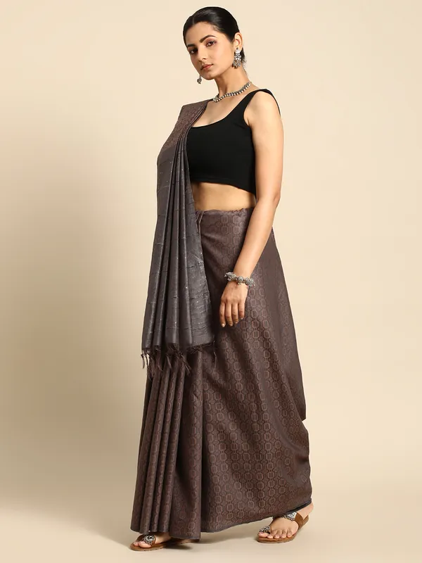 Grey_colour_Silk_Blend_Saree_for_Women