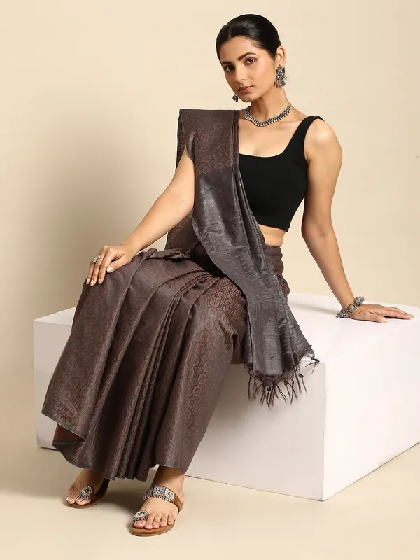 Grey_colour_Silk_Blend_Saree_for_Women