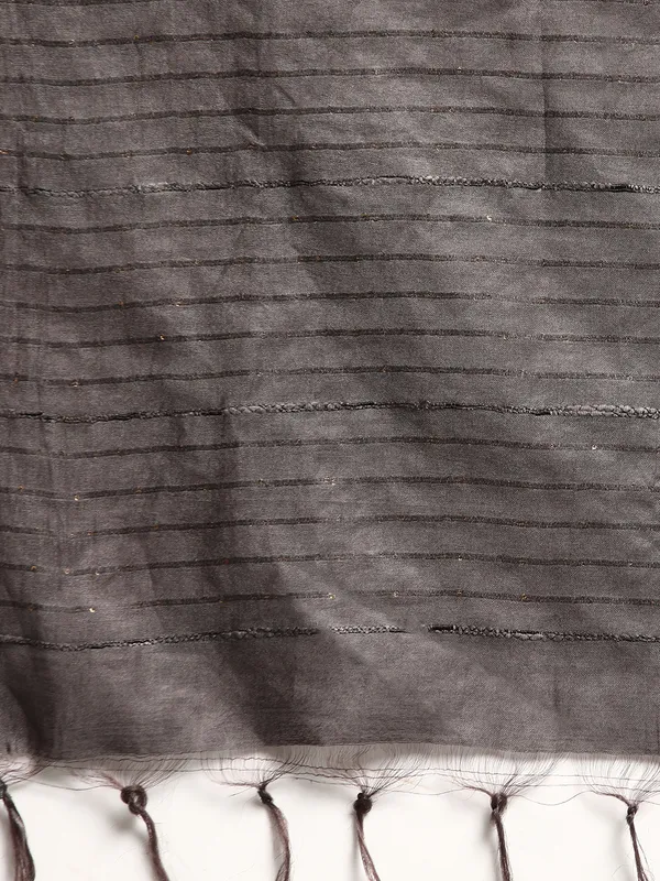 Grey_colour_Silk_Blend_Saree_for_Women