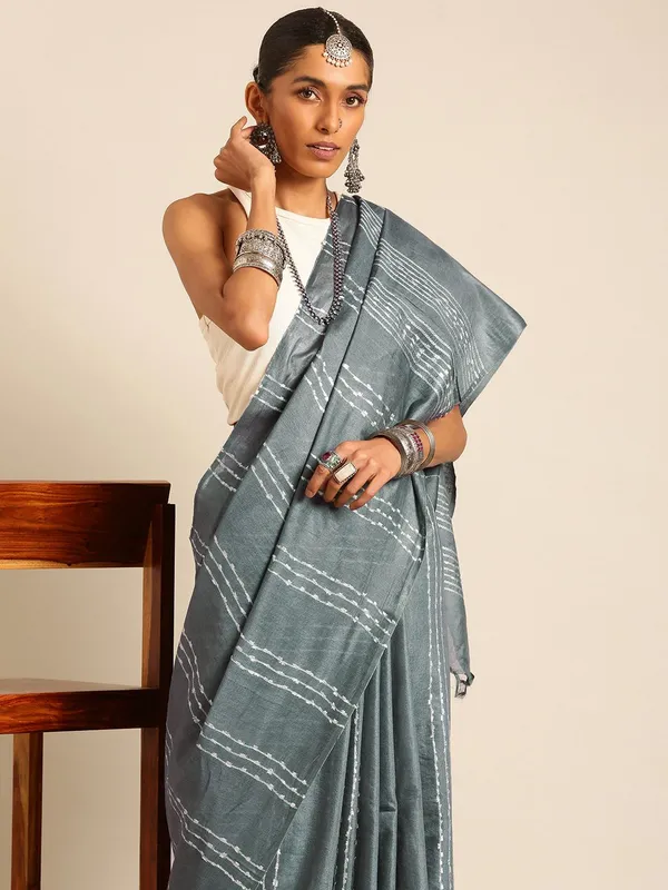 Grey_colour_Silk_Blend_Saree_for_Women