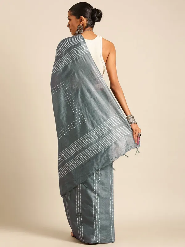 Grey_colour_Silk_Blend_Saree_for_Women