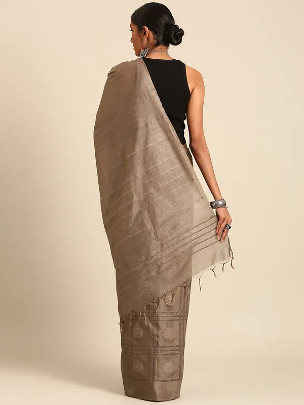 Brown_colour_Silk_Blend_Saree_for_Women