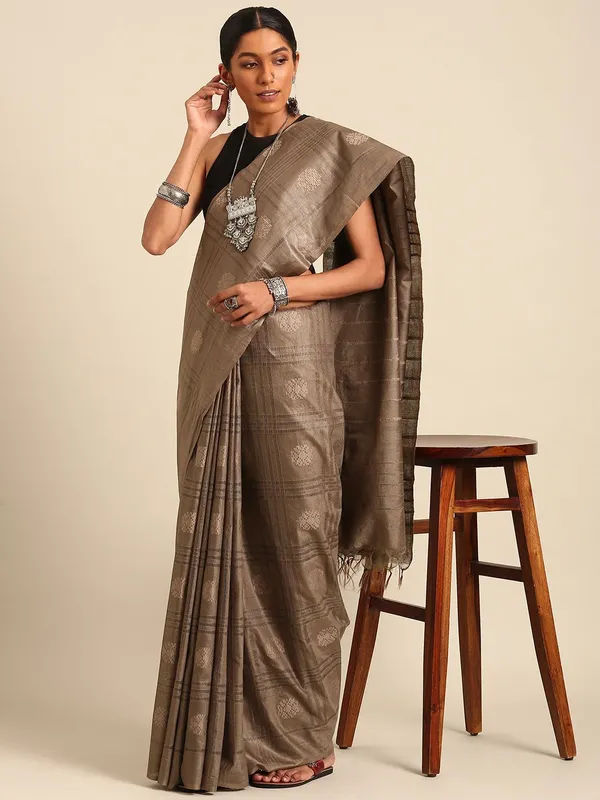 Brown_colour_Silk_Blend_Saree_for_Women