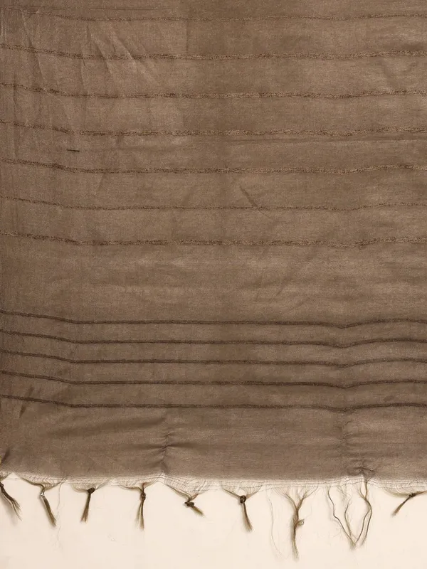 Brown_colour_Silk_Blend_Saree_for_Women