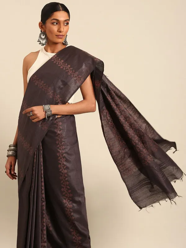 Brown_colour_Silk_Blend_Saree_for_Women