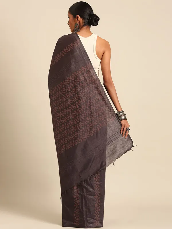 Brown_colour_Silk_Blend_Saree_for_Women