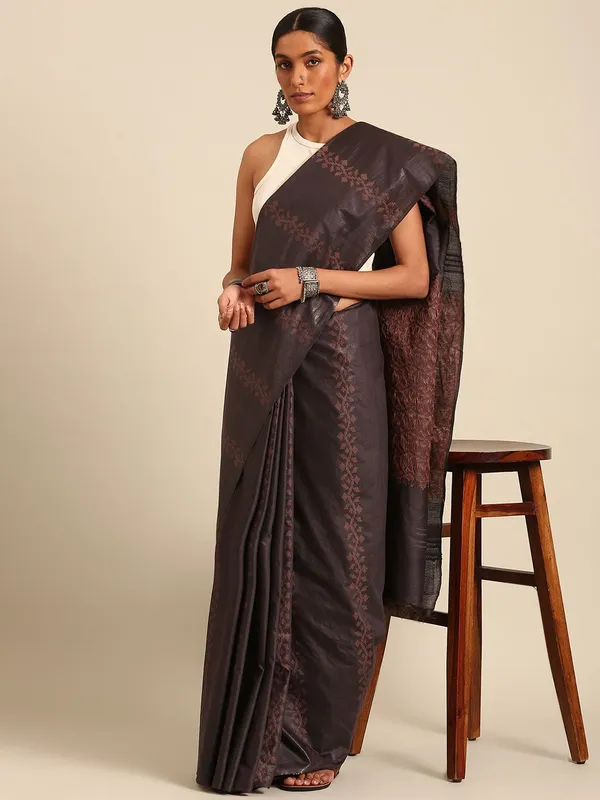 Brown_colour_Silk_Blend_Saree_for_Women
