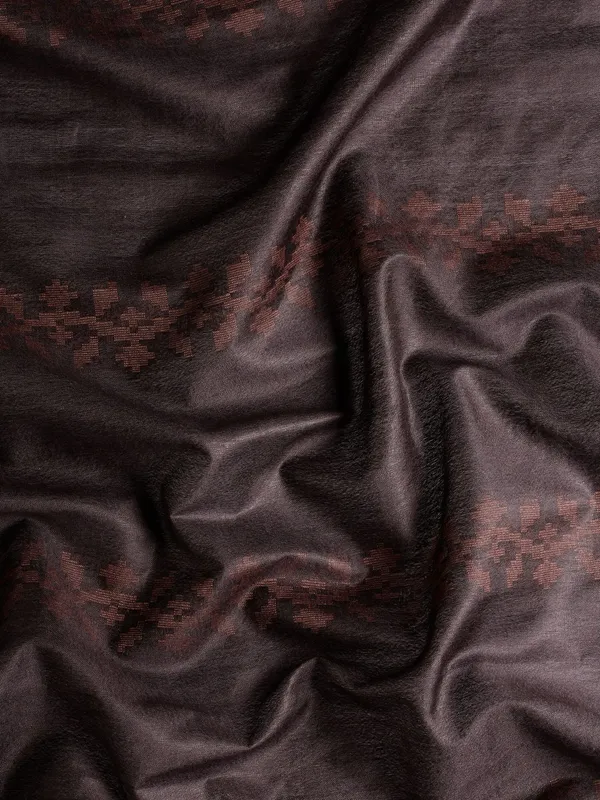 Brown_colour_Silk_Blend_Saree_for_Women