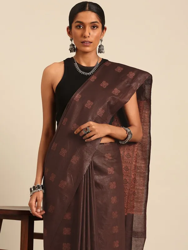 Brown_colour_Silk_Blend_Saree_for_Women