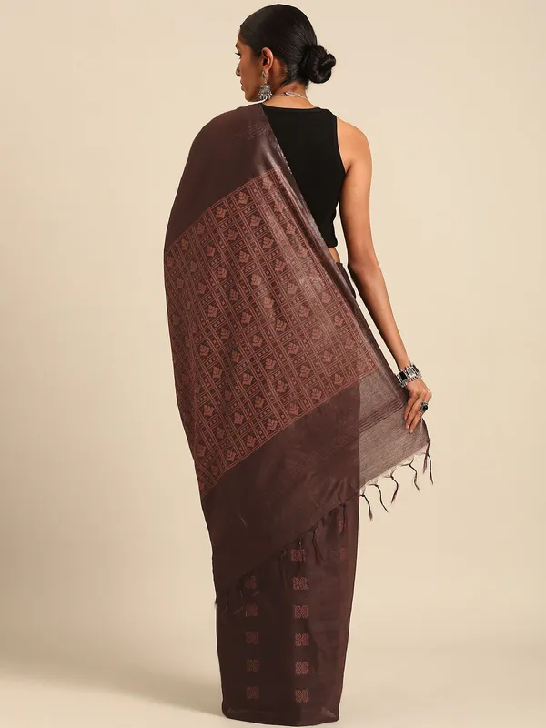 Brown_colour_Silk_Blend_Saree_for_Women