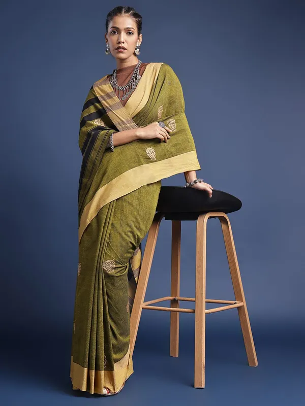 Green_colour_Pure_Cotton_Saree_for_Women