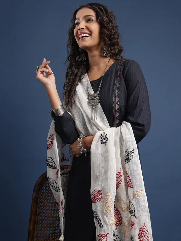 Off_White_Linen_Stoles_For_Women