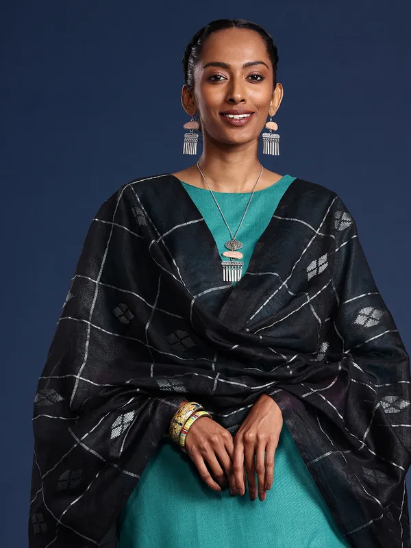 Black_colour_Silk_Blend_Dupatta_for_Women