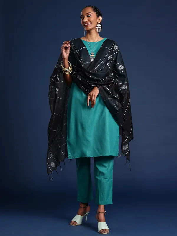 Black_colour_Silk_Blend_Dupatta_for_Women