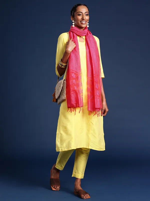 Pink_colour_Silk_Blend_Dupatta_for_Women