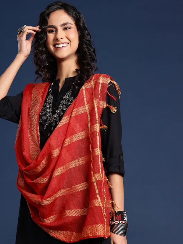 Red_colour_Silk_Blend_Dupatta_for_Women