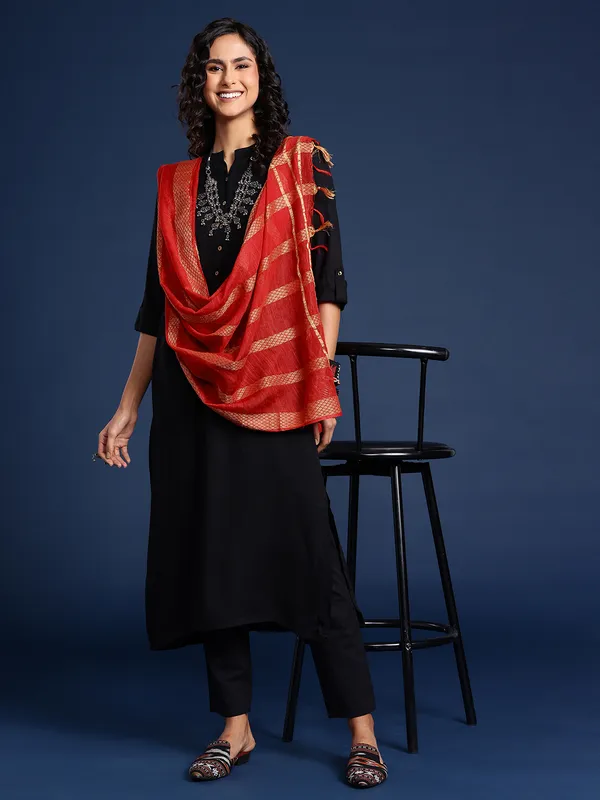 Red_colour_Silk_Blend_Dupatta_for_Women