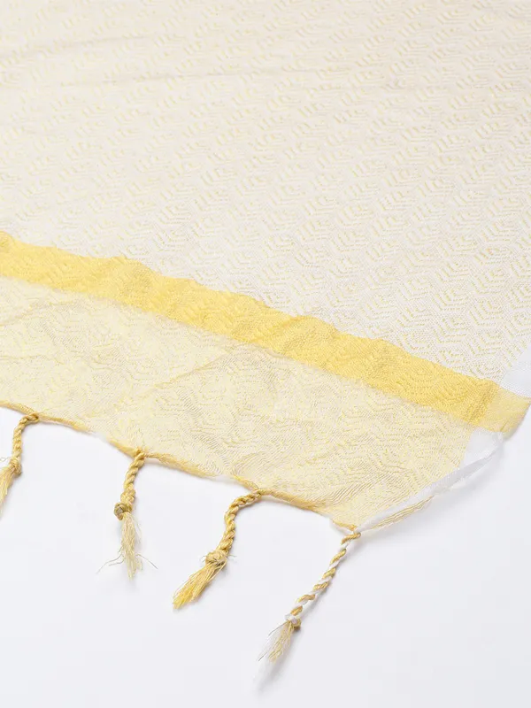Gold_colour_Silk_Blend_Dupatta_for_Women