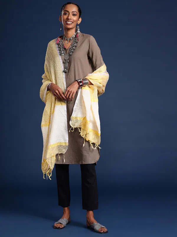 Gold_colour_Silk_Blend_Dupatta_for_Women