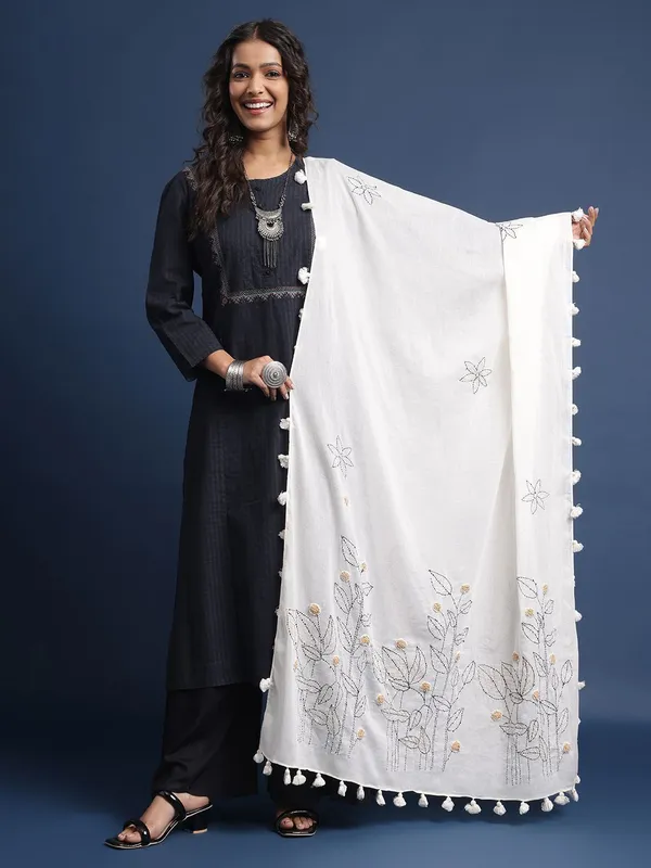 Off_White_colour_Chanderi_Dupatta_for_Women