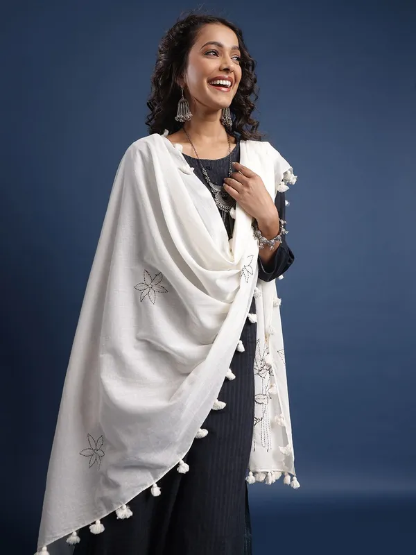 Off_White_colour_Chanderi_Dupatta_for_Women