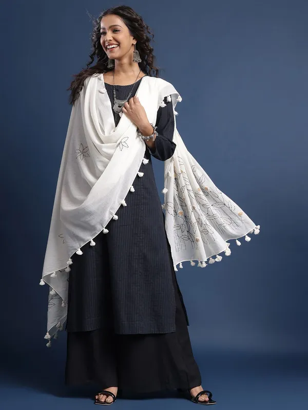 Off_White_colour_Chanderi_Dupatta_for_Women