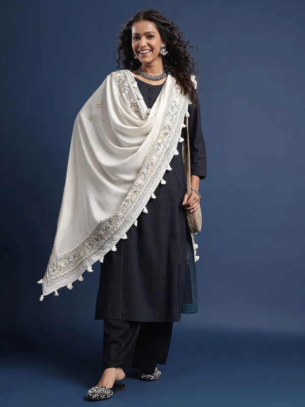 Off_White_colour_Chanderi_Dupatta_for_Women