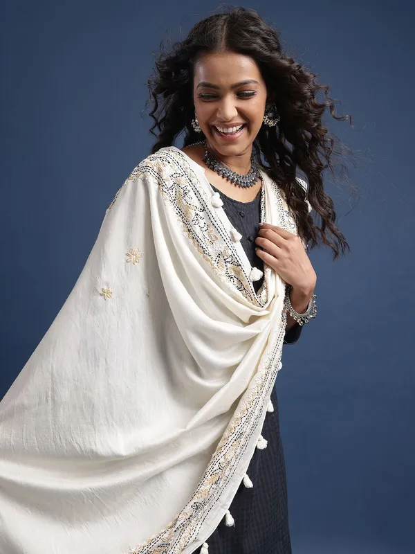 Off_White_colour_Chanderi_Dupatta_for_Women
