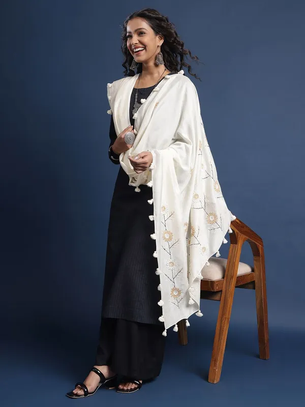 Off_White_colour_Chanderi_Dupatta_for_Women