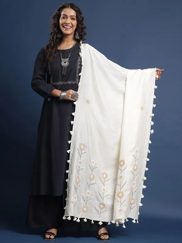 Off_White_colour_Chanderi_Dupatta_for_Women