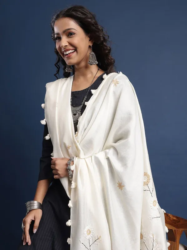 Off_White_colour_Chanderi_Dupatta_for_Women