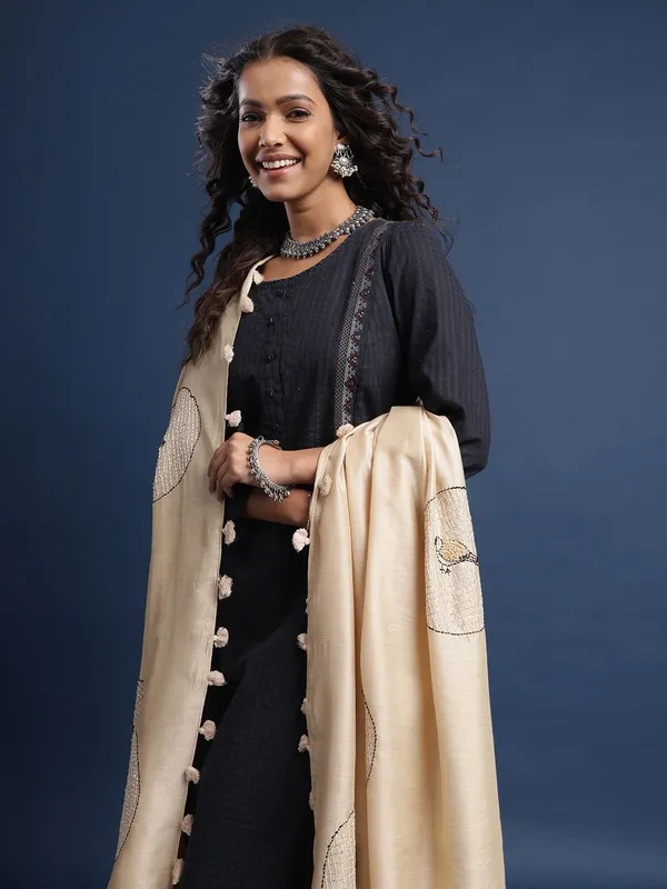 Beige_colour_Chanderi_Dupatta_for_Women