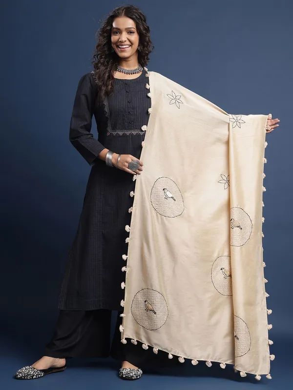 Beige_colour_Chanderi_Dupatta_for_Women