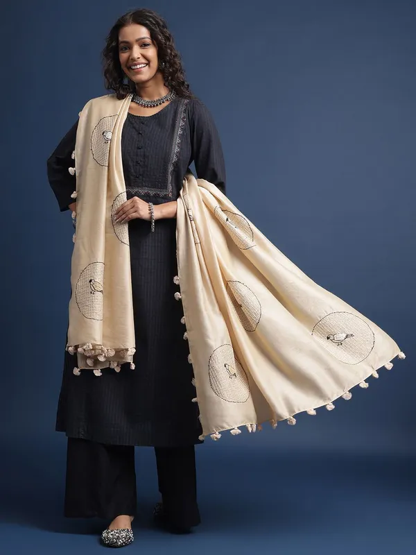 Beige_colour_Chanderi_Dupatta_for_Women