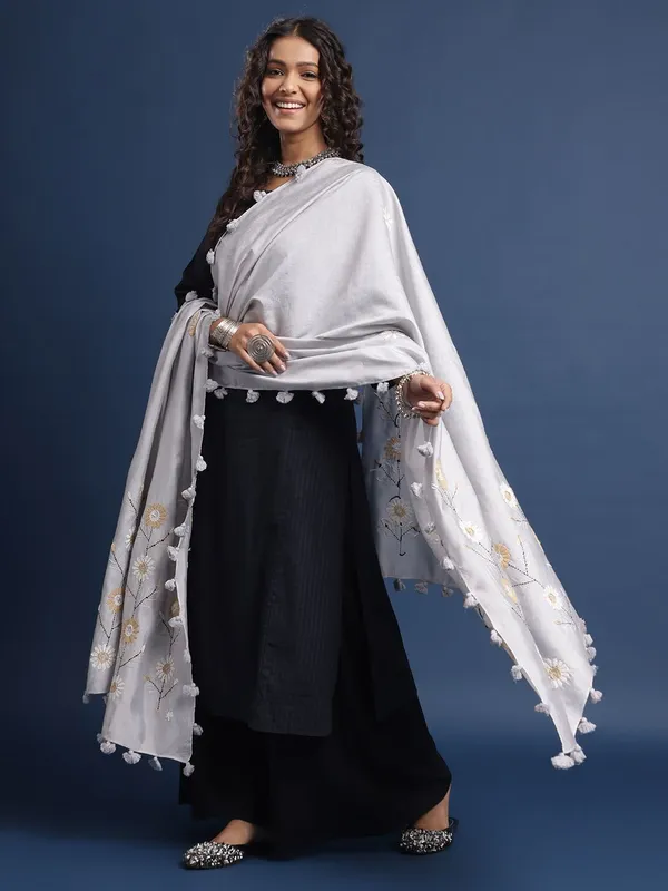 Grey_colour_Chanderi_Dupatta_for_Women