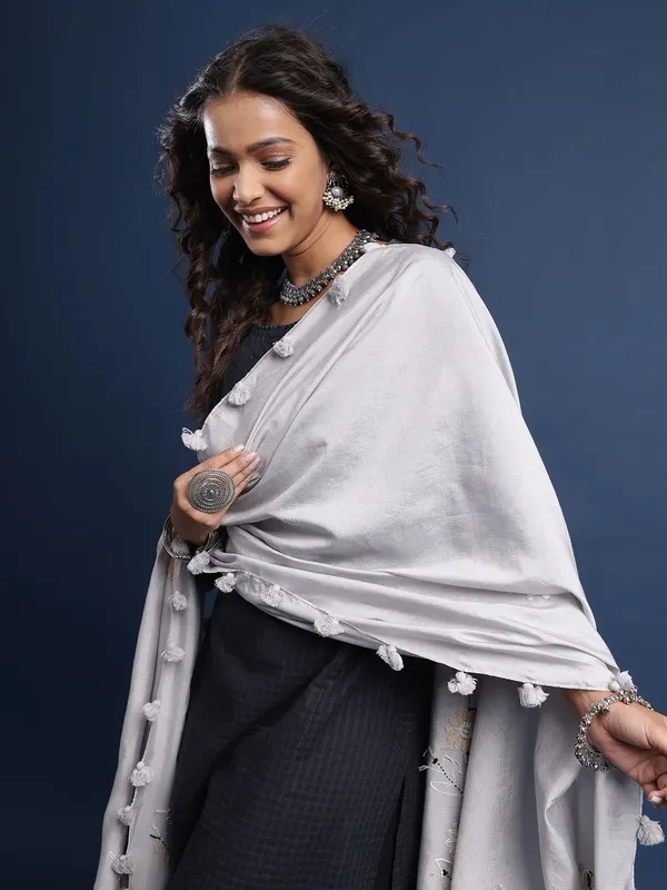 Grey_colour_Chanderi_Dupatta_for_Women