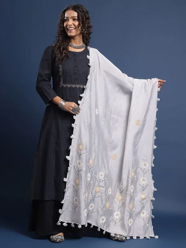 Grey_colour_Chanderi_Dupatta_for_Women