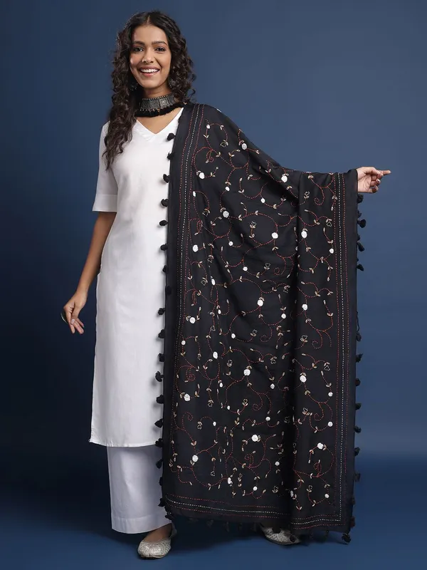 Black_colour_Chanderi_Dupatta_for_Women